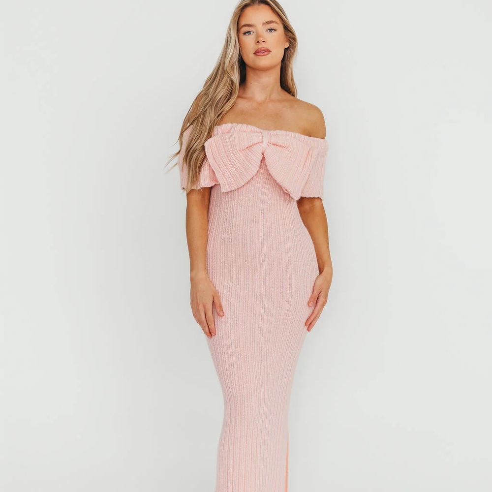 Chic Off-Shoulder Pink Maxi Dress